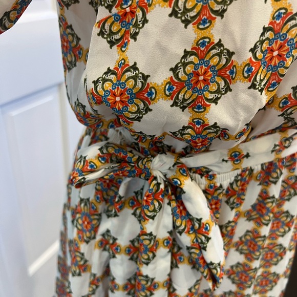 SOLD DR2 Large Beautiful Fall Color Pattern Dress, waist-Tie, Cold Shoulder NWT - Picture 7 of 13